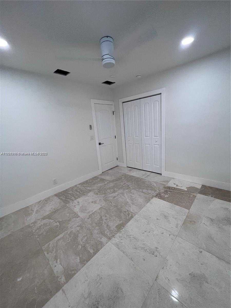 Small Image of 2114 PLUNKETT ST, Hollywood Number 9