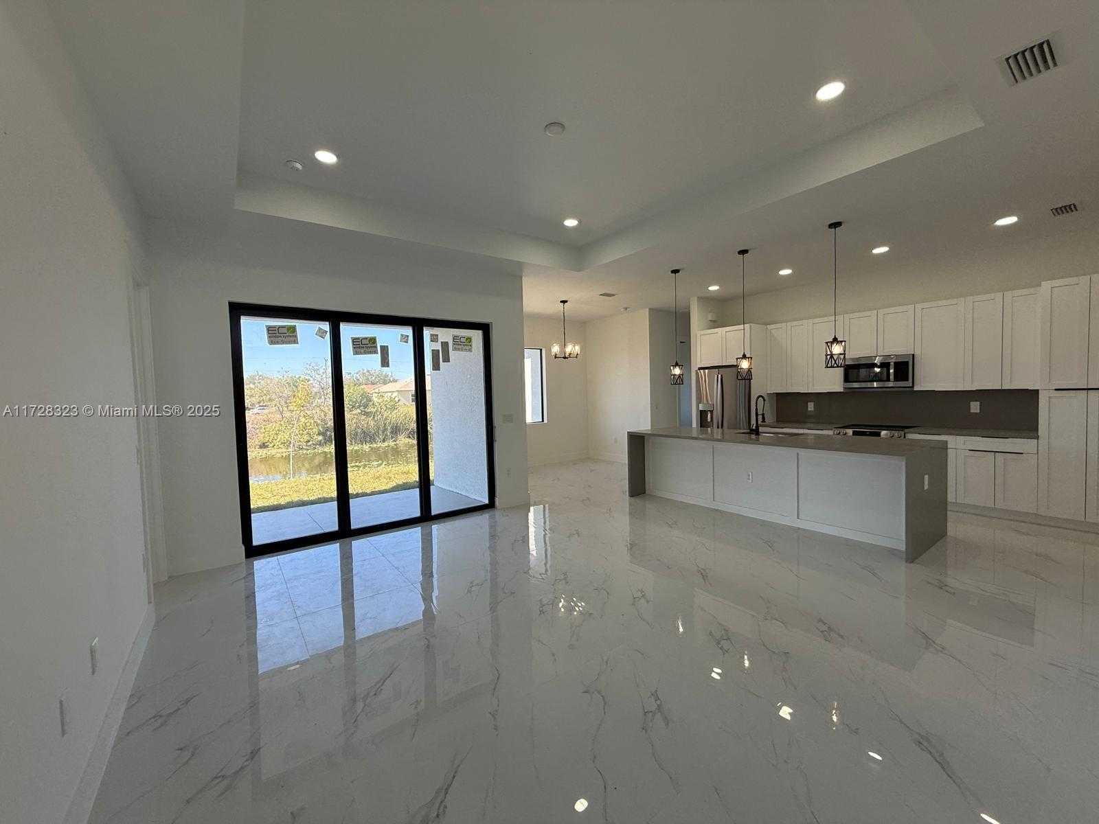 Small Image of 1320 NE 14TH AVE, Cape Coral Number 10