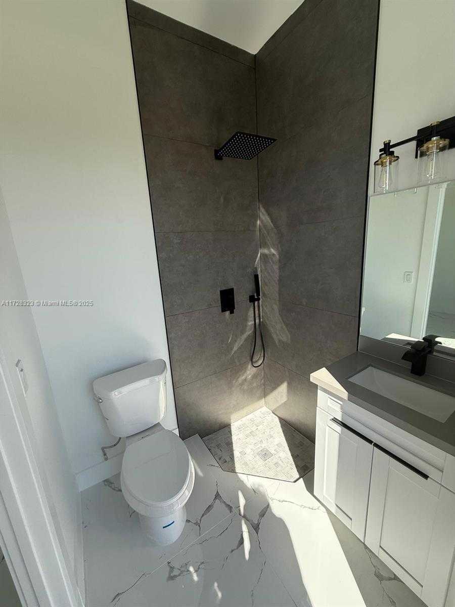 Small Image of 1320 NE 14TH AVE, Cape Coral Number 12