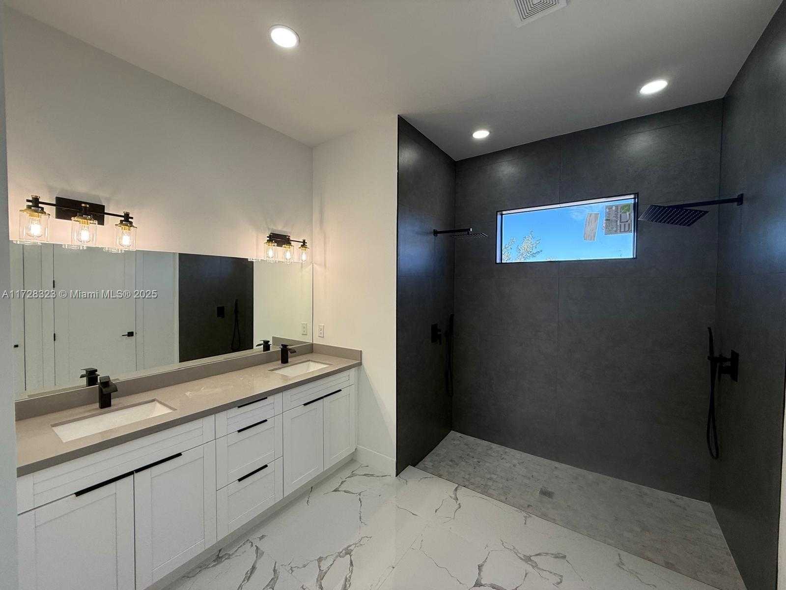 Small Image of 1320 NE 14TH AVE, Cape Coral Number 16