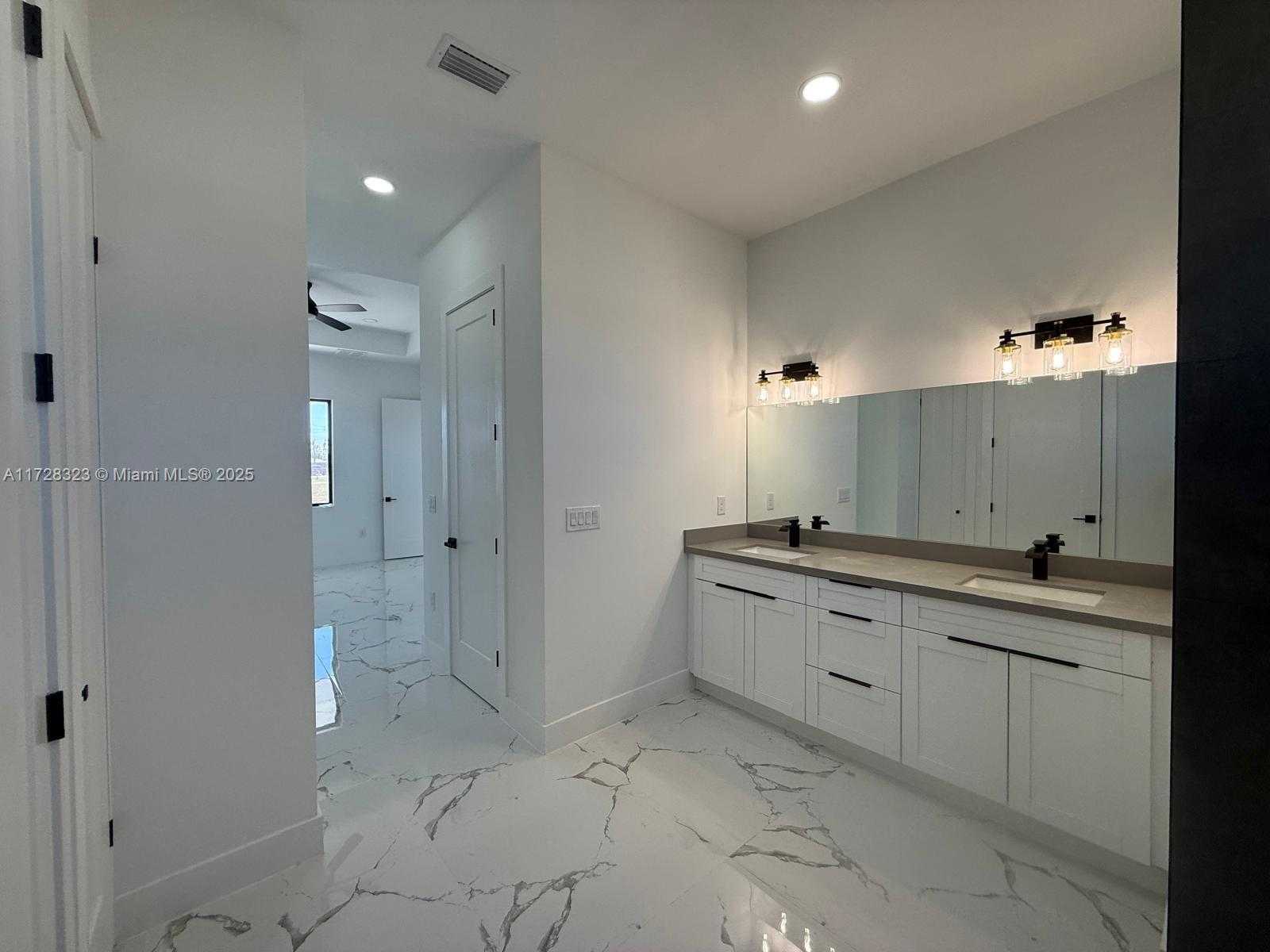 Small Image of 1320 NE 14TH AVE, Cape Coral Number 19