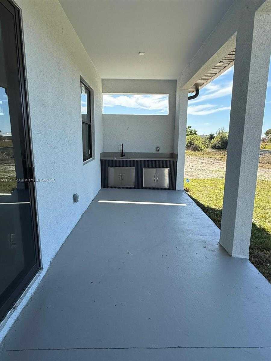 Small Image of 1320 NE 14TH AVE, Cape Coral Number 23