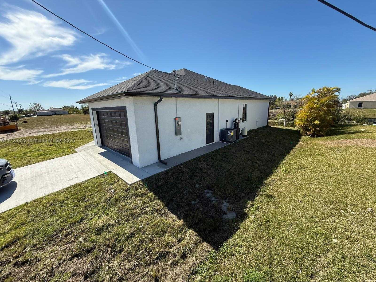 Small Image of 1320 NE 14TH AVE, Cape Coral Number 24
