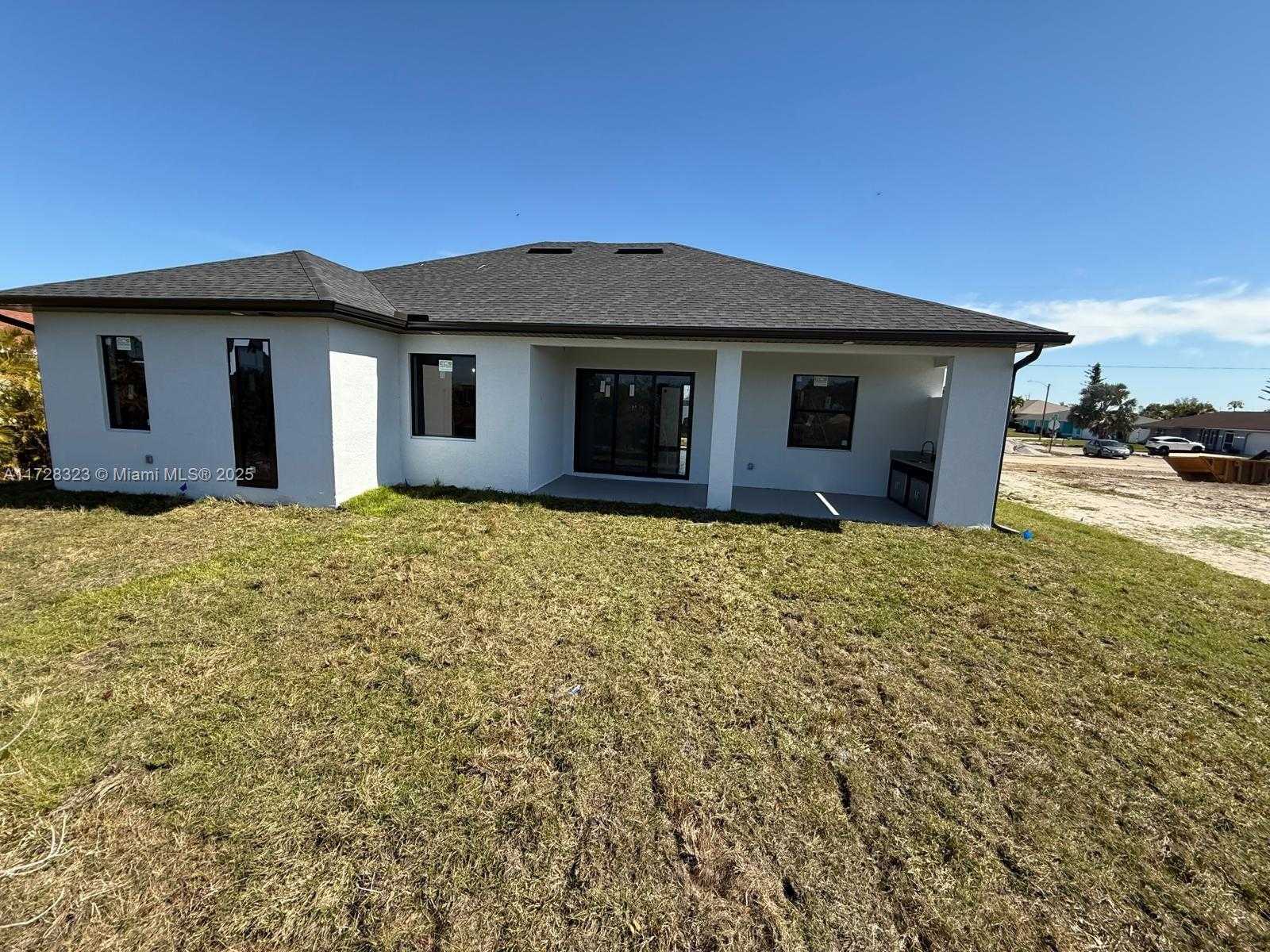 Small Image of 1320 NE 14TH AVE, Cape Coral Number 25