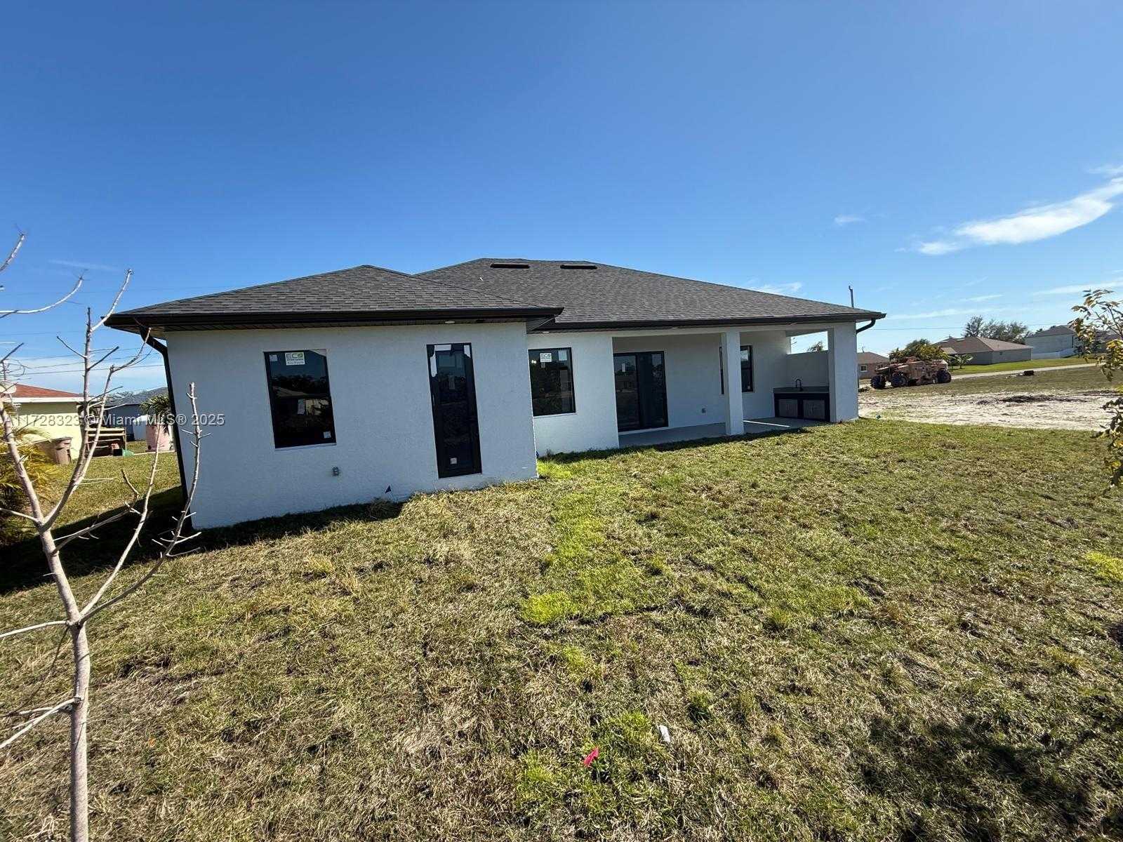 Small Image of 1320 NE 14TH AVE, Cape Coral Number 27