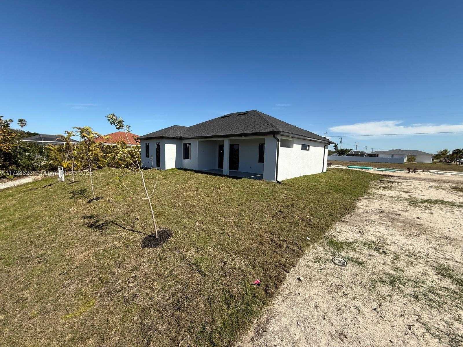 Small Image of 1320 NE 14TH AVE, Cape Coral Number 28