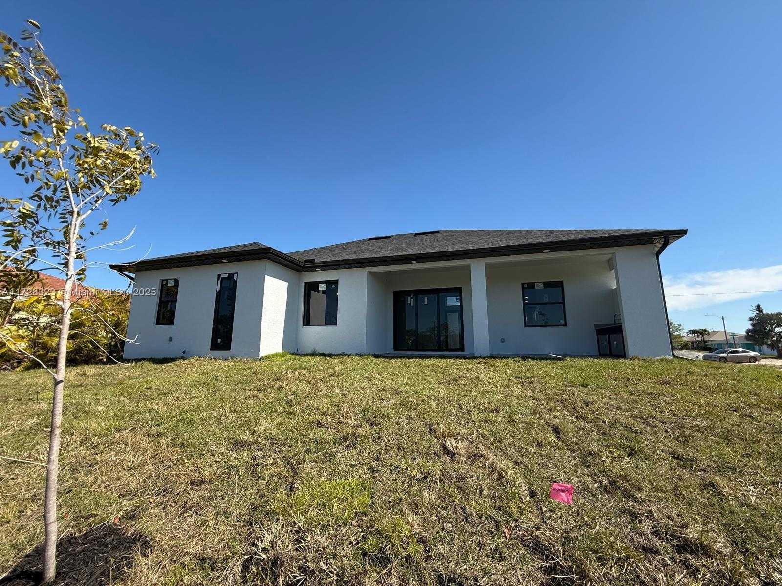 Small Image of 1320 NE 14TH AVE, Cape Coral Number 29