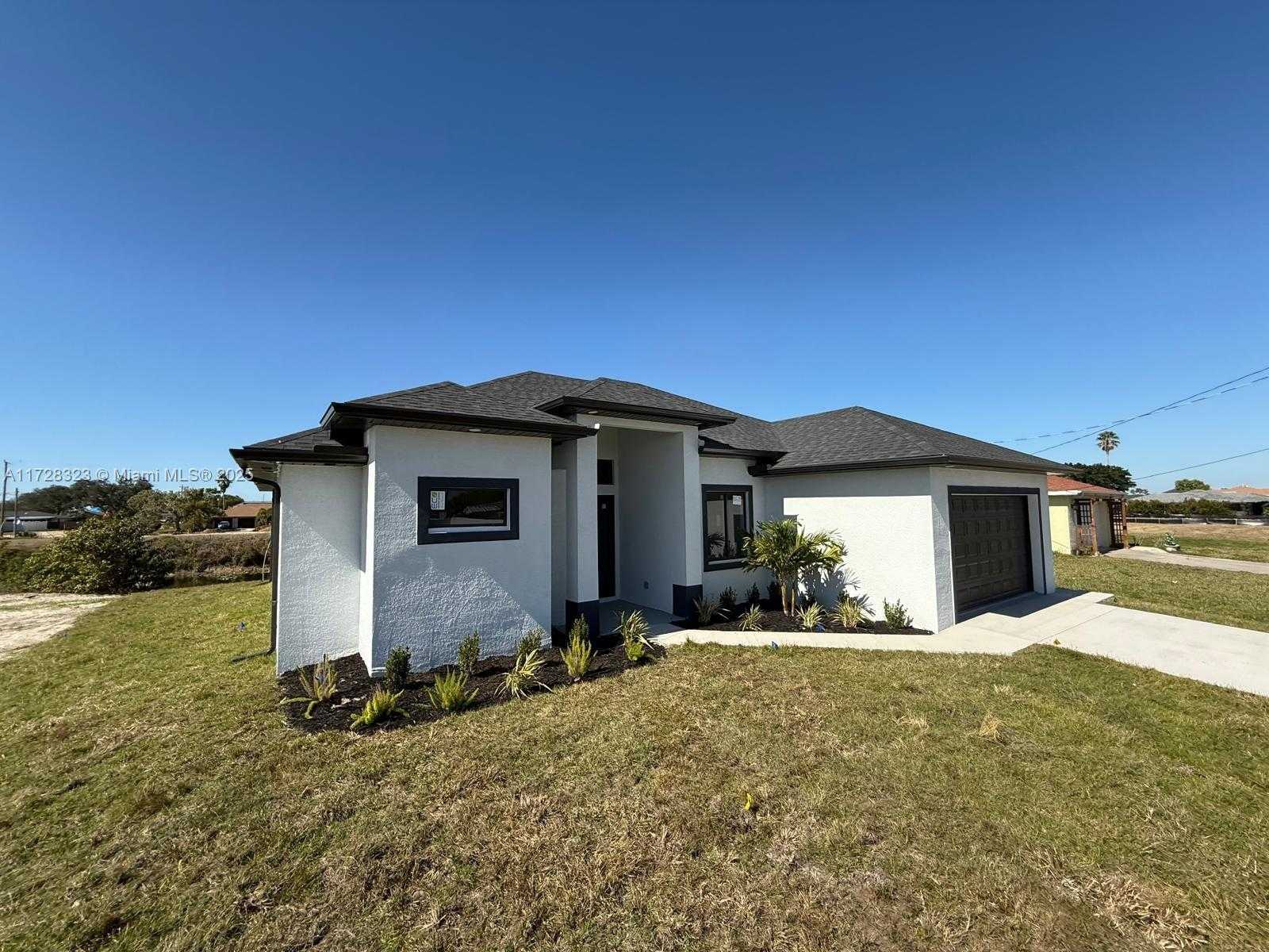 Small Image of 1320 NE 14TH AVE, Cape Coral Number 3