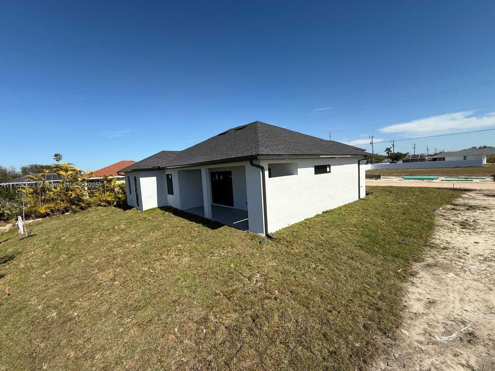 Small Image of 1320 NE 14TH AVE, Cape Coral Number 31