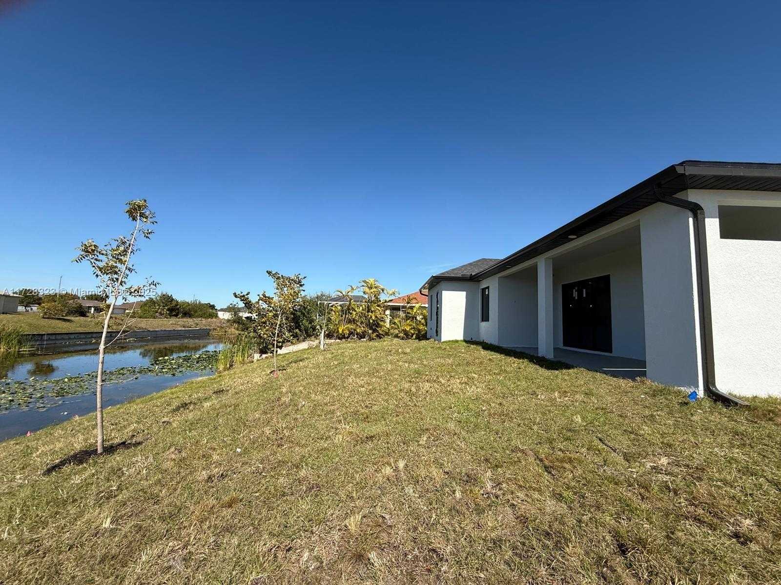 Small Image of 1320 NE 14TH AVE, Cape Coral Number 32