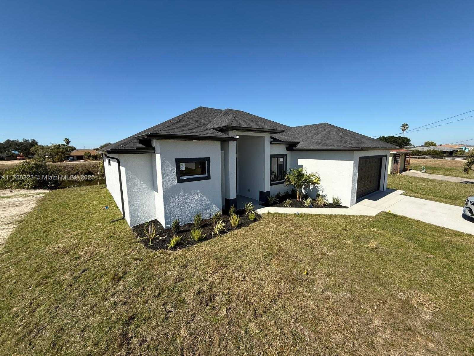 Small Image of 1320 NE 14TH AVE, Cape Coral Number 5