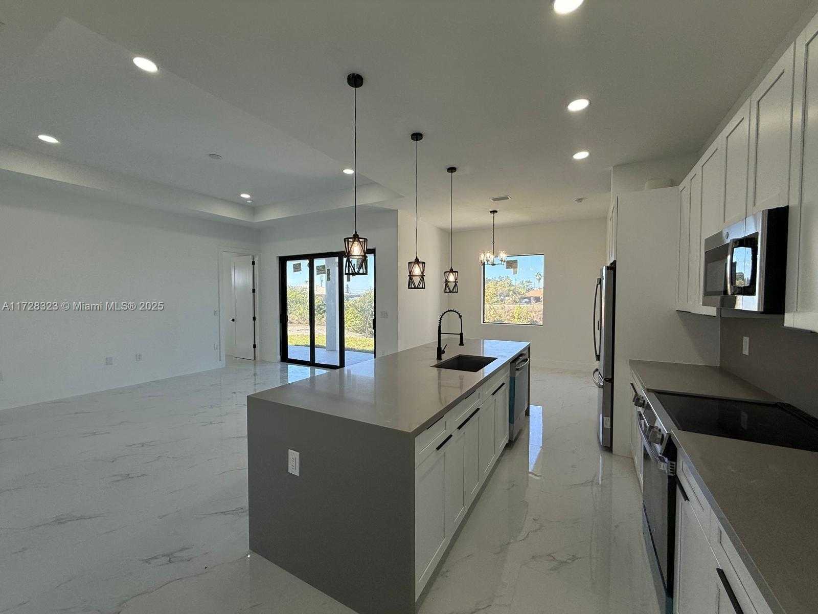 Small Image of 1320 NE 14TH AVE, Cape Coral Number 9