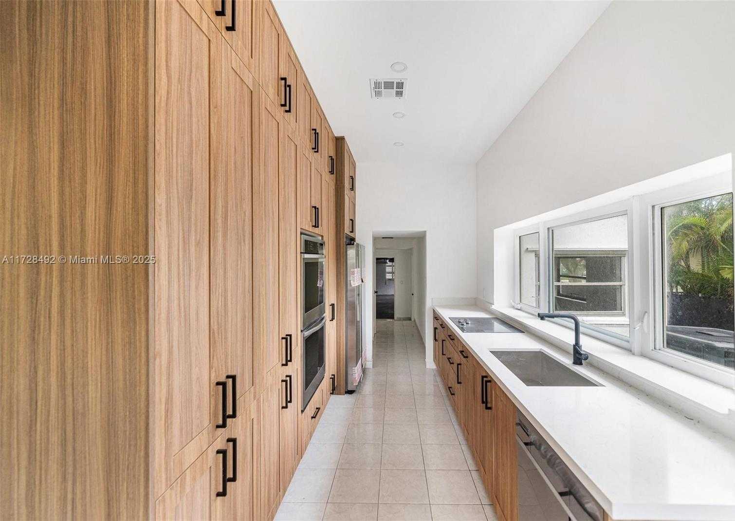 Small Image of 253 BAL CROSS DR, Bal Harbour Number 10