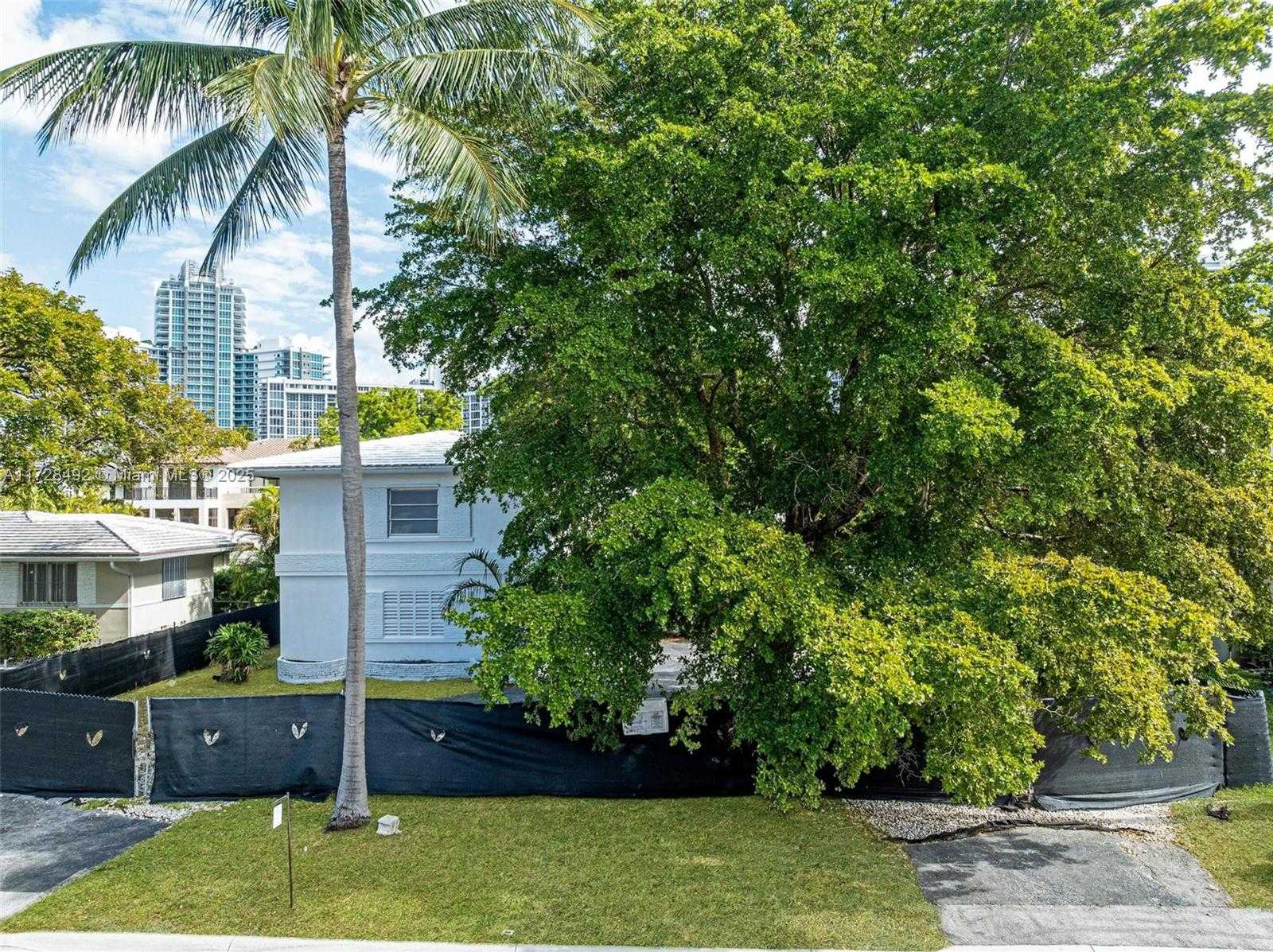 Small Image of 253 BAL CROSS DR, Bal Harbour Number 2