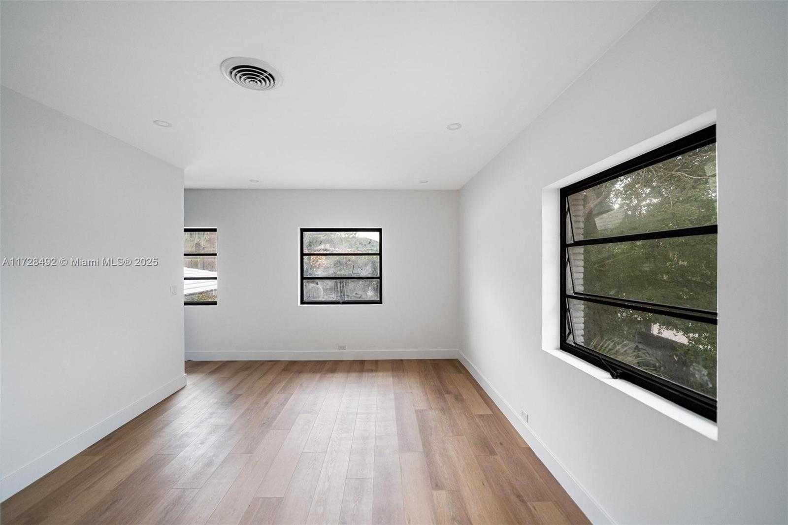 Small Image of 253 BAL CROSS DR, Bal Harbour Number 21
