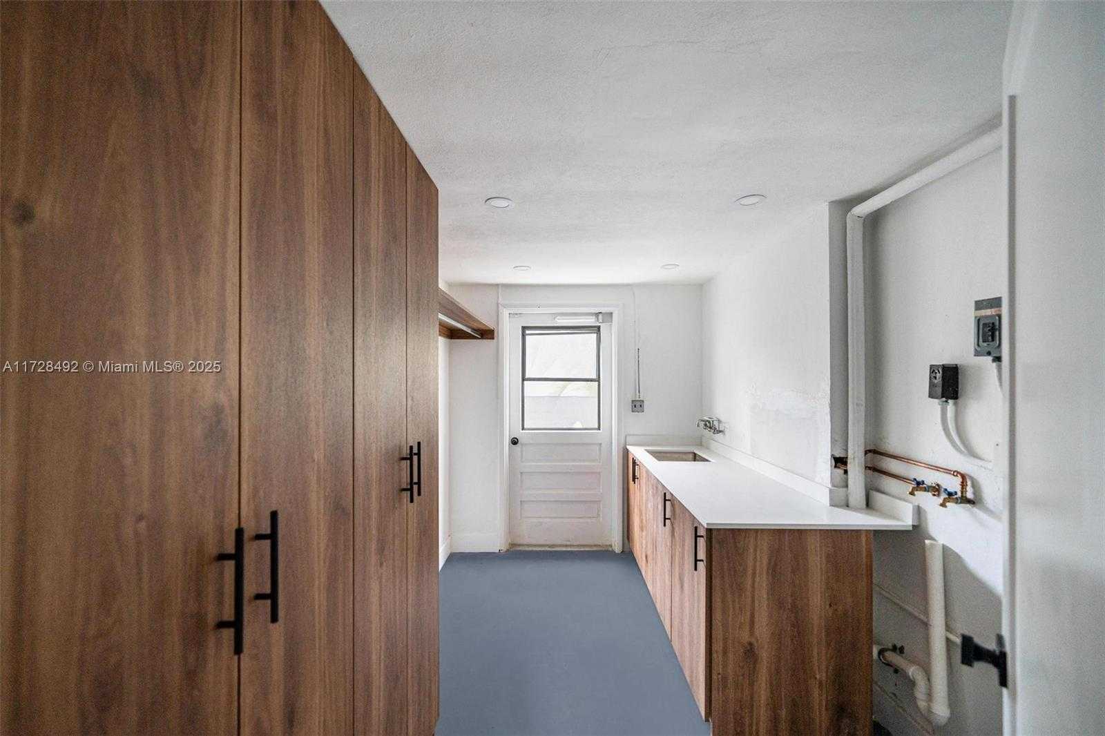 Small Image of 253 BAL CROSS DR, Bal Harbour Number 32