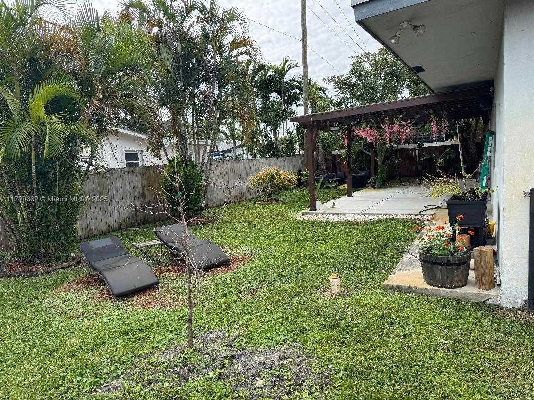 Small Image of 8340 NORTH WEST 16TH ST, Pembroke Pines Number 9