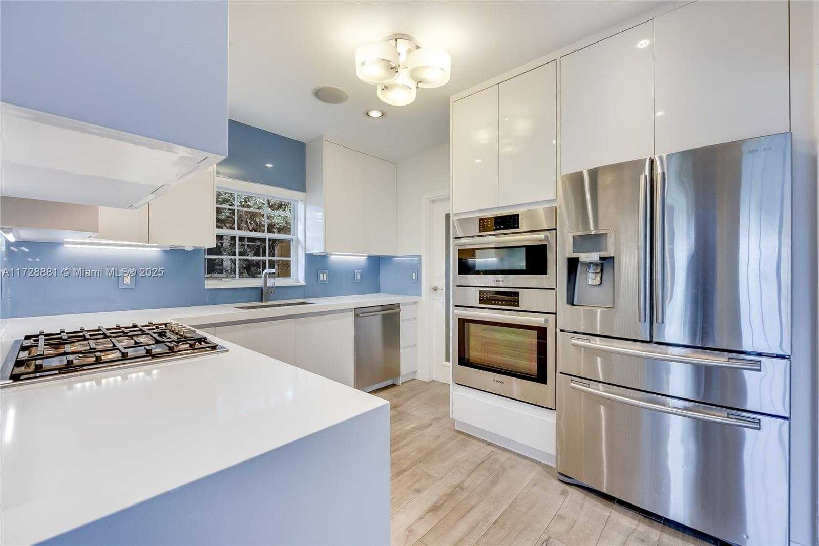 Small Image of 8934 Emerson Ave, Surfside, FL 33154, USA Number 11