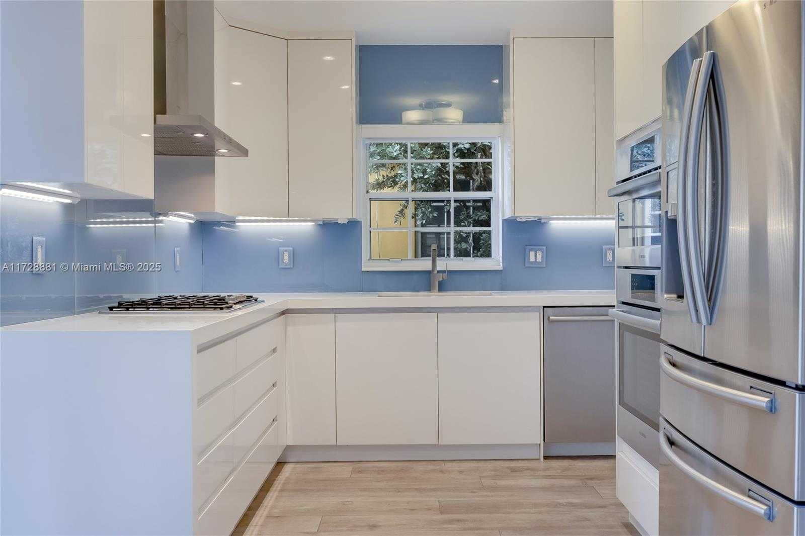 Small Image of 8934 Emerson Ave, Surfside, FL 33154, USA Number 12