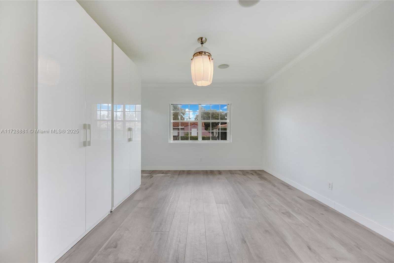 Small Image of 8934 Emerson Ave, Surfside, FL 33154, USA Number 17