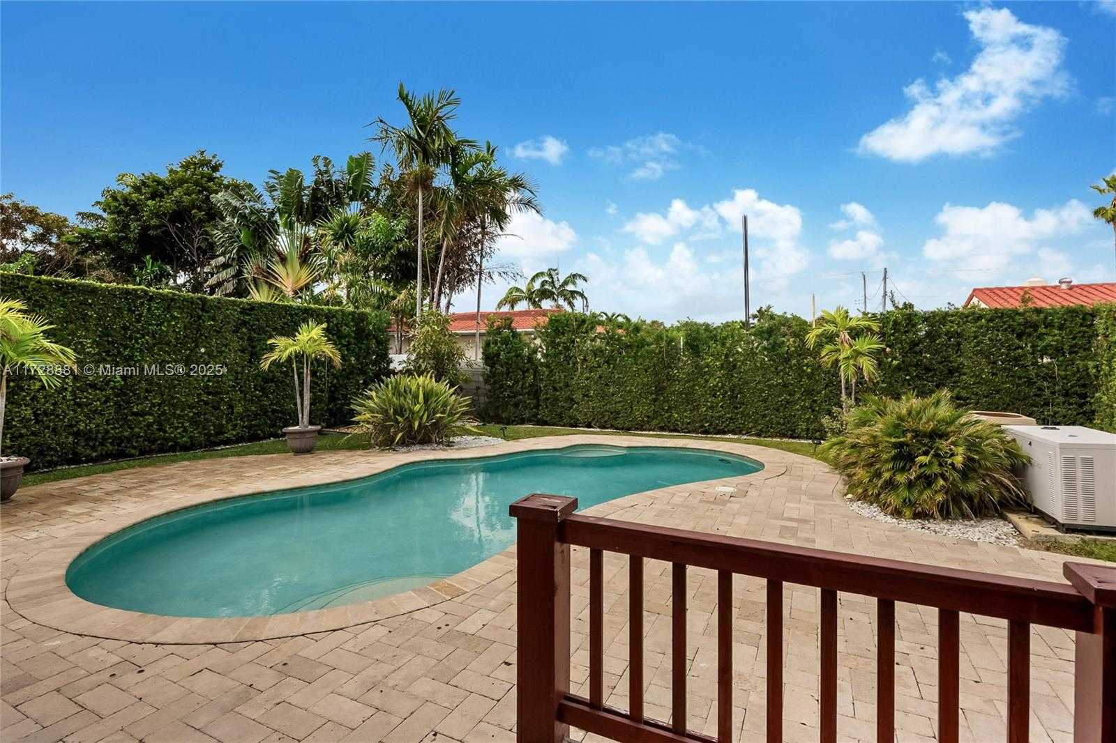 Small Image of 8934 Emerson Ave, Surfside, FL 33154, USA Number 25