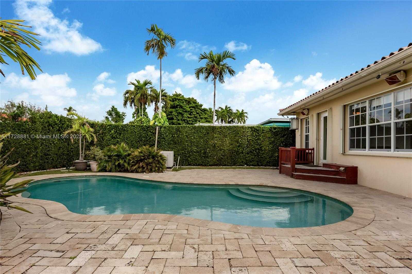 Small Image of 8934 Emerson Ave, Surfside, FL 33154, USA Number 26