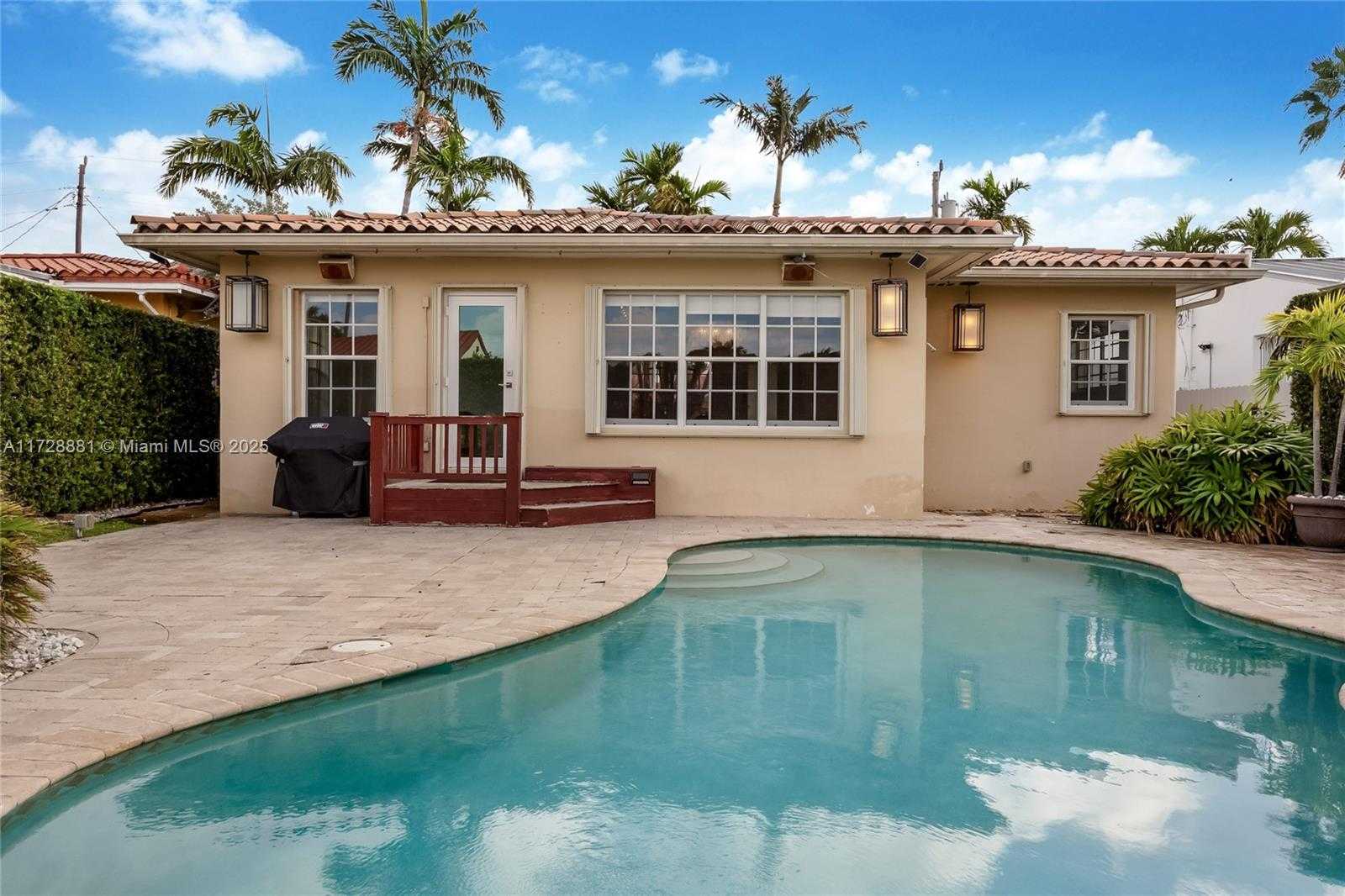 Small Image of 8934 Emerson Ave, Surfside, FL 33154, USA Number 27