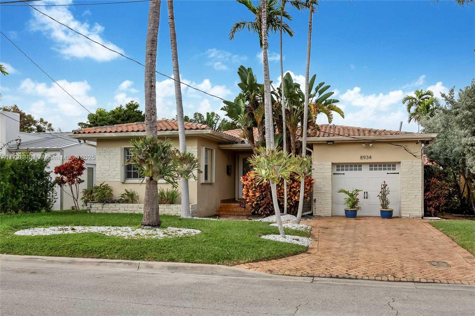 Small Image of 8934 Emerson Ave, Surfside, FL 33154, USA Number 4