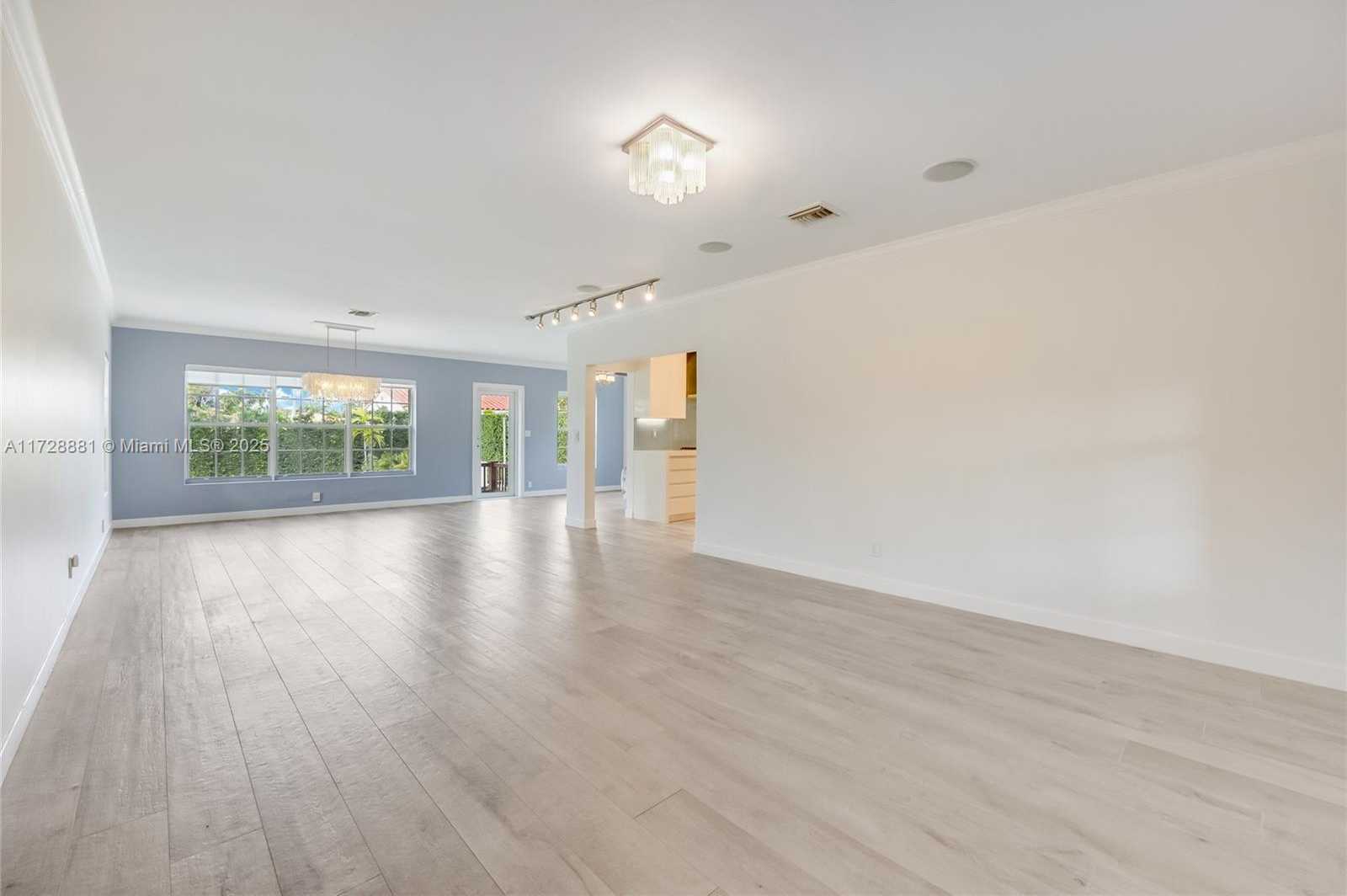 Small Image of 8934 Emerson Ave, Surfside, FL 33154, USA Number 6
