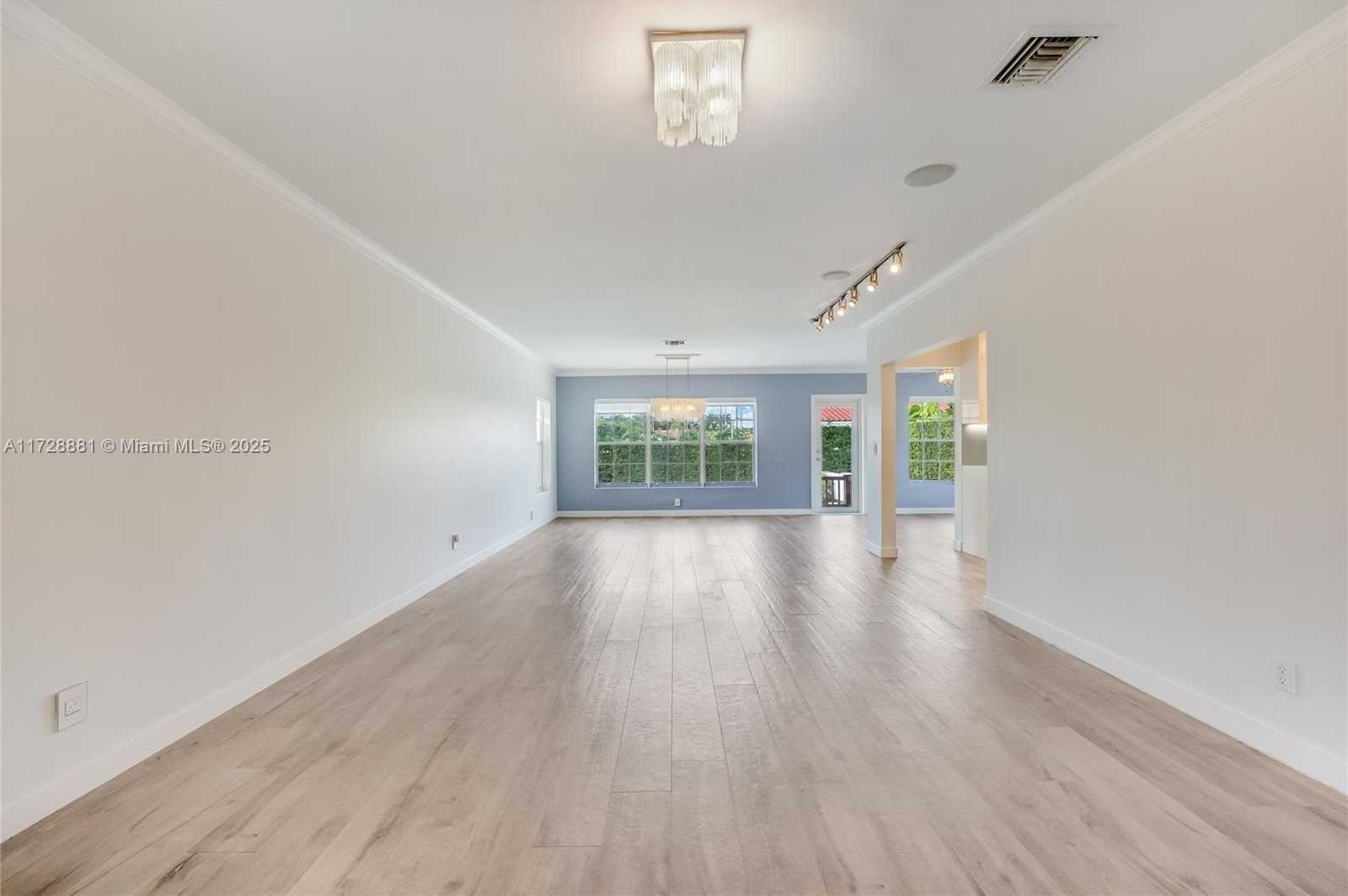Small Image of 8934 Emerson Ave, Surfside, FL 33154, USA Number 7