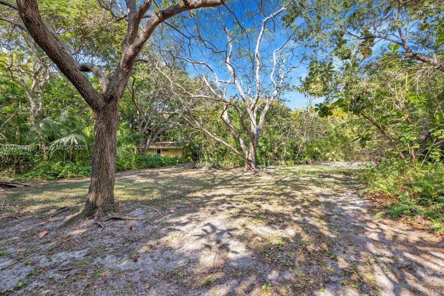 Small Image of 15000 OLD CUTLER RD, Palmetto Bay Number 16