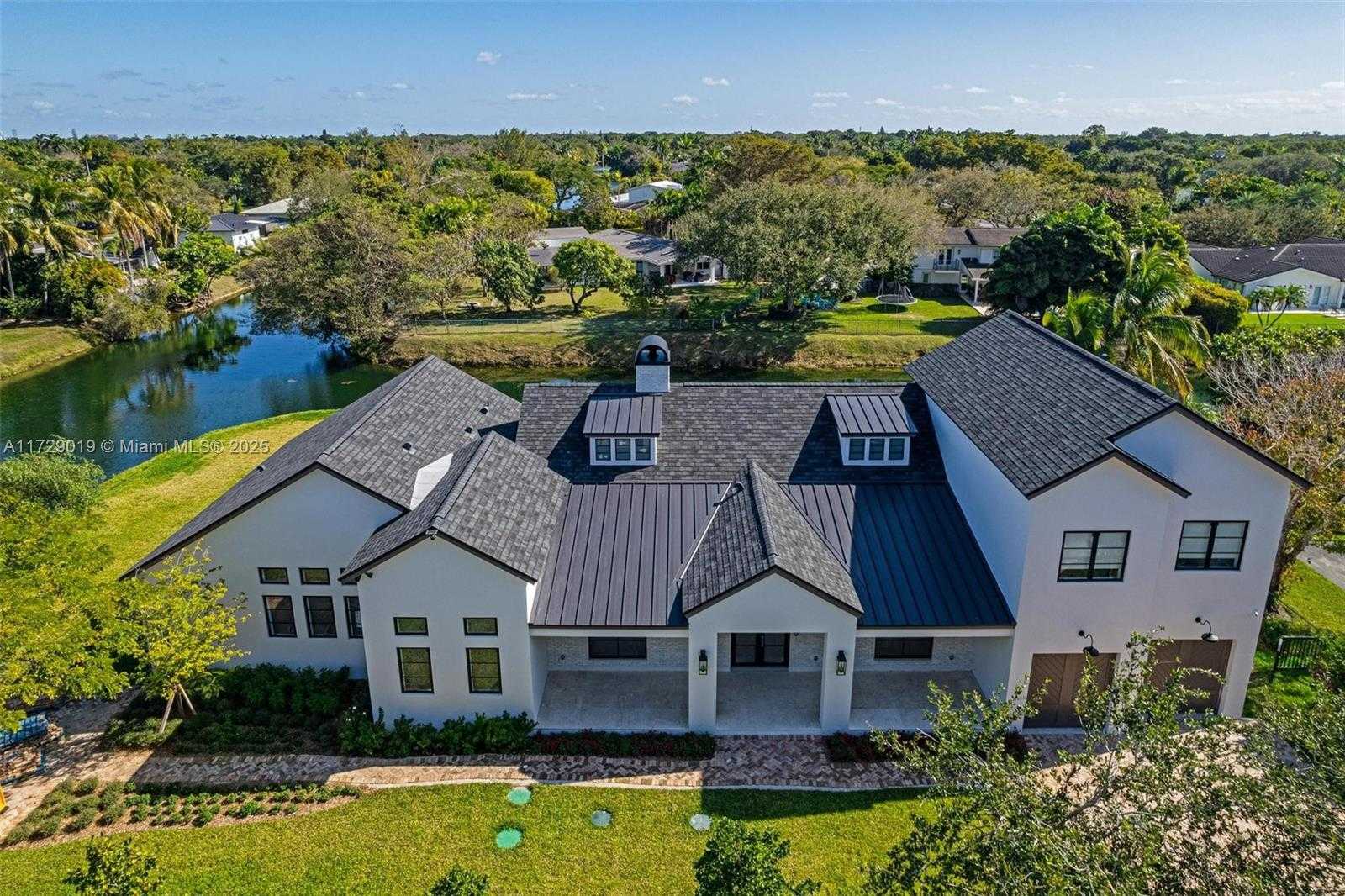 Small Image of 11001 SOUTH WEST 74TH AVE, Pinecrest Number 3