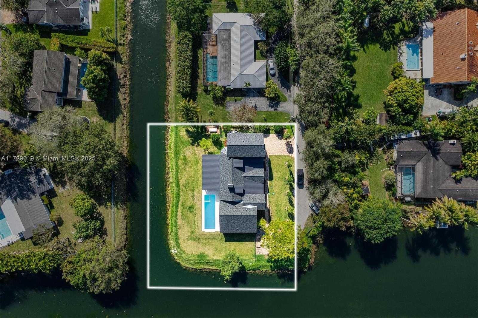 Small Image of 11001 SOUTH WEST 74TH AVE, Pinecrest Number 42