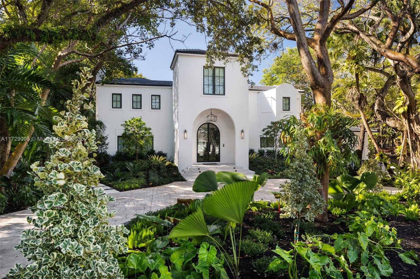Small Image of 4860 HAMMOCK LAKE DR, Coral Gables Number 2