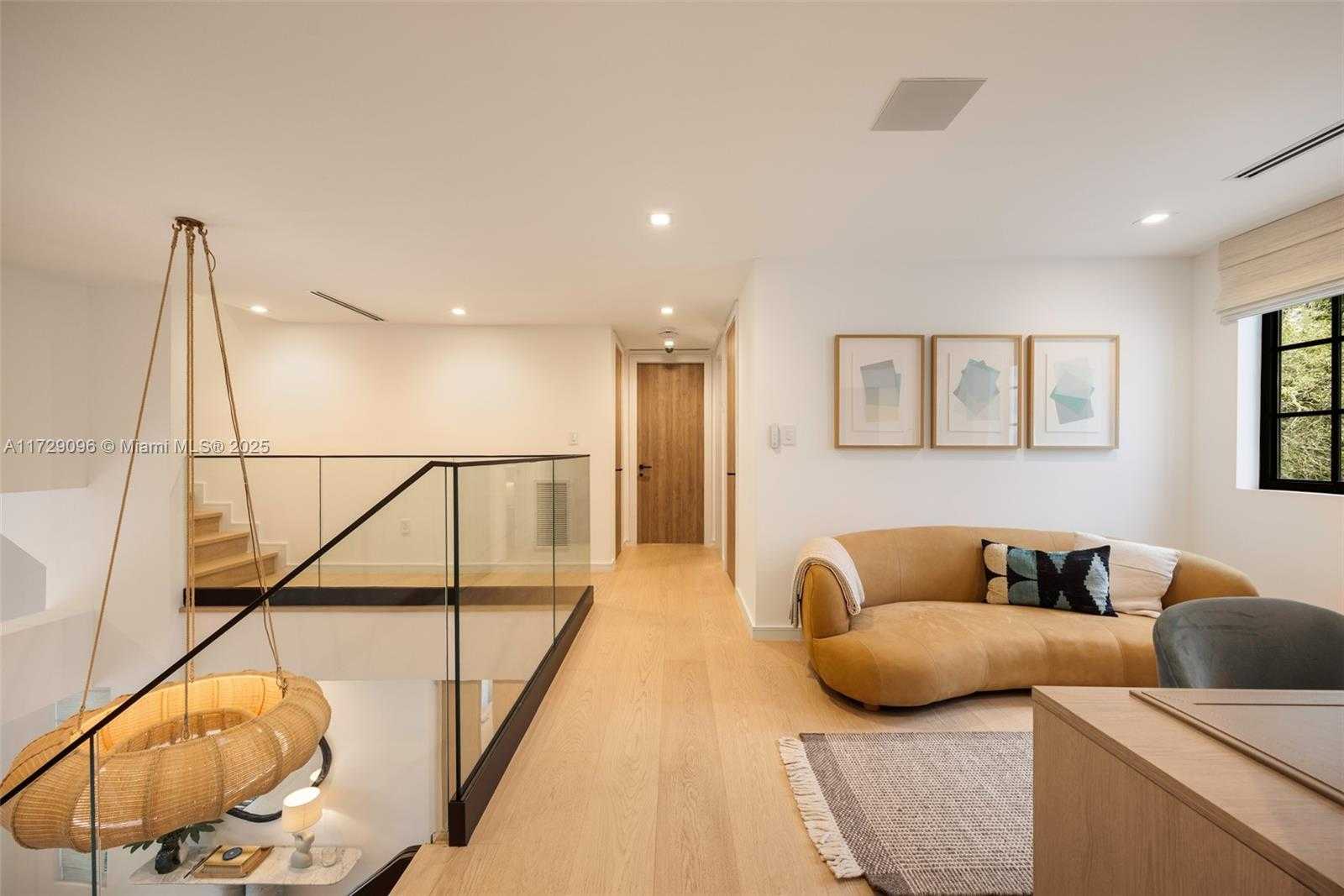 Small Image of 4860 HAMMOCK LAKE DR, Coral Gables Number 21