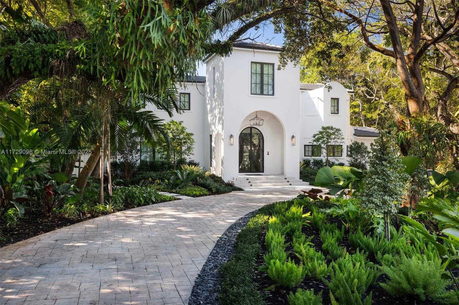 Small Image of 4860 HAMMOCK LAKE DR, Coral Gables Number 3