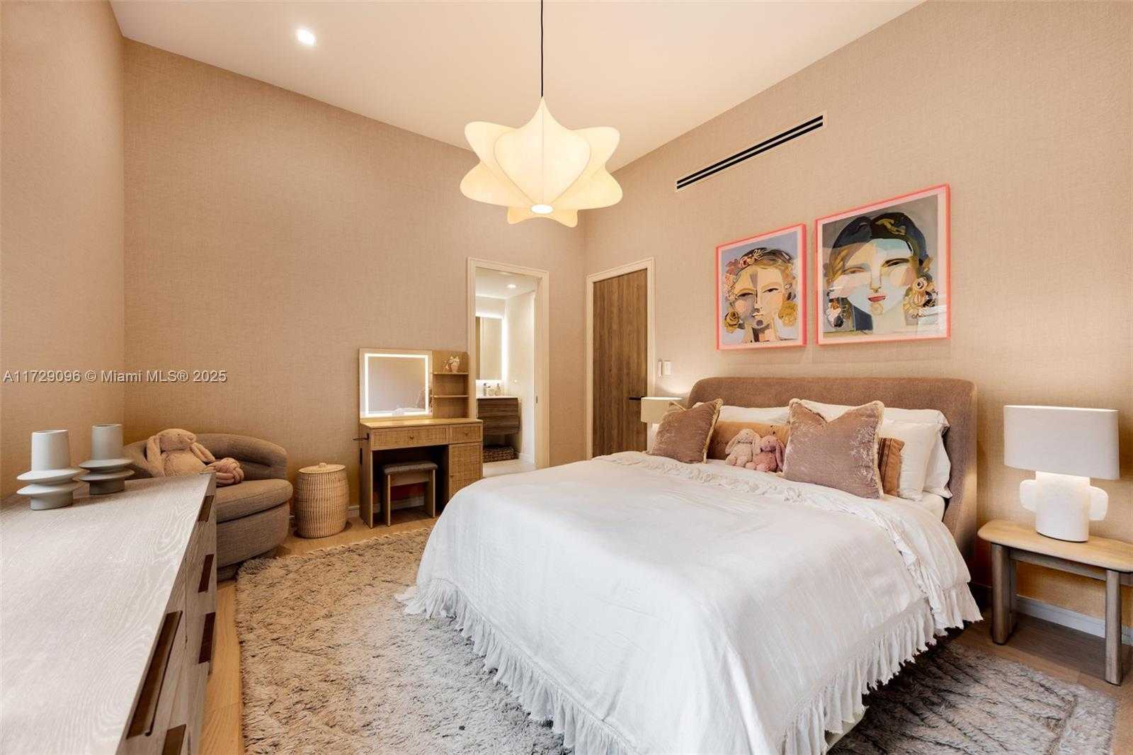 Small Image of 4860 HAMMOCK LAKE DR, Coral Gables Number 30