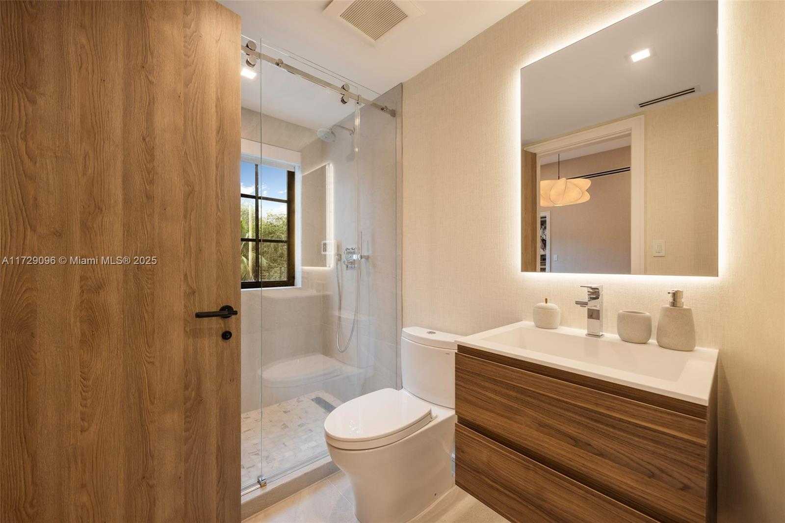 Small Image of 4860 HAMMOCK LAKE DR, Coral Gables Number 31