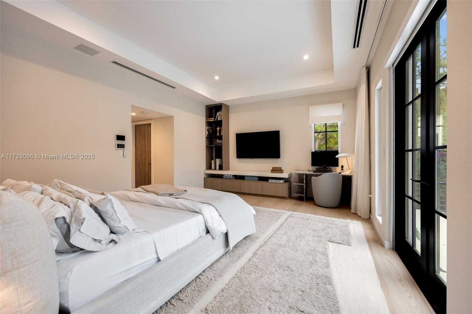 Small Image of 4860 HAMMOCK LAKE DR, Coral Gables Number 37