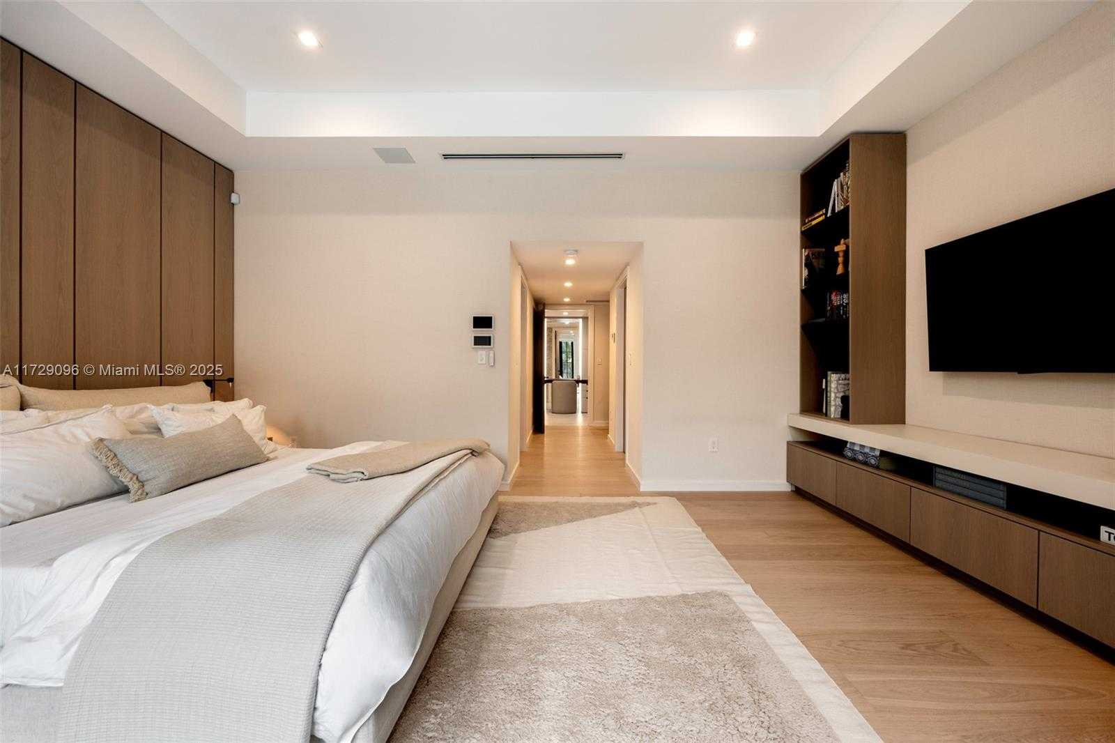Small Image of 4860 HAMMOCK LAKE DR, Coral Gables Number 38