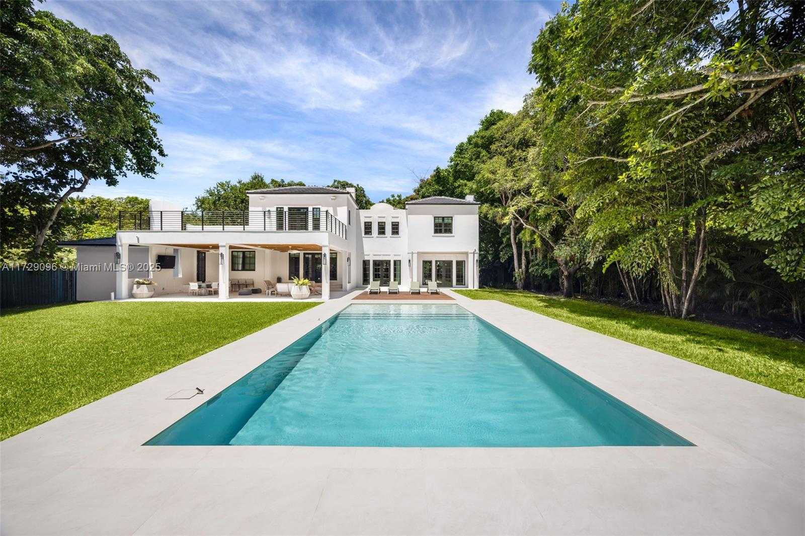 Small Image of 4860 HAMMOCK LAKE DR, Coral Gables Number 49
