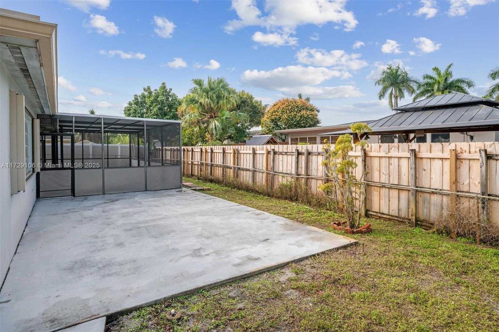 Small Image of 2070 NORTH WEST 84TH TER, Pembroke Pines Number 19