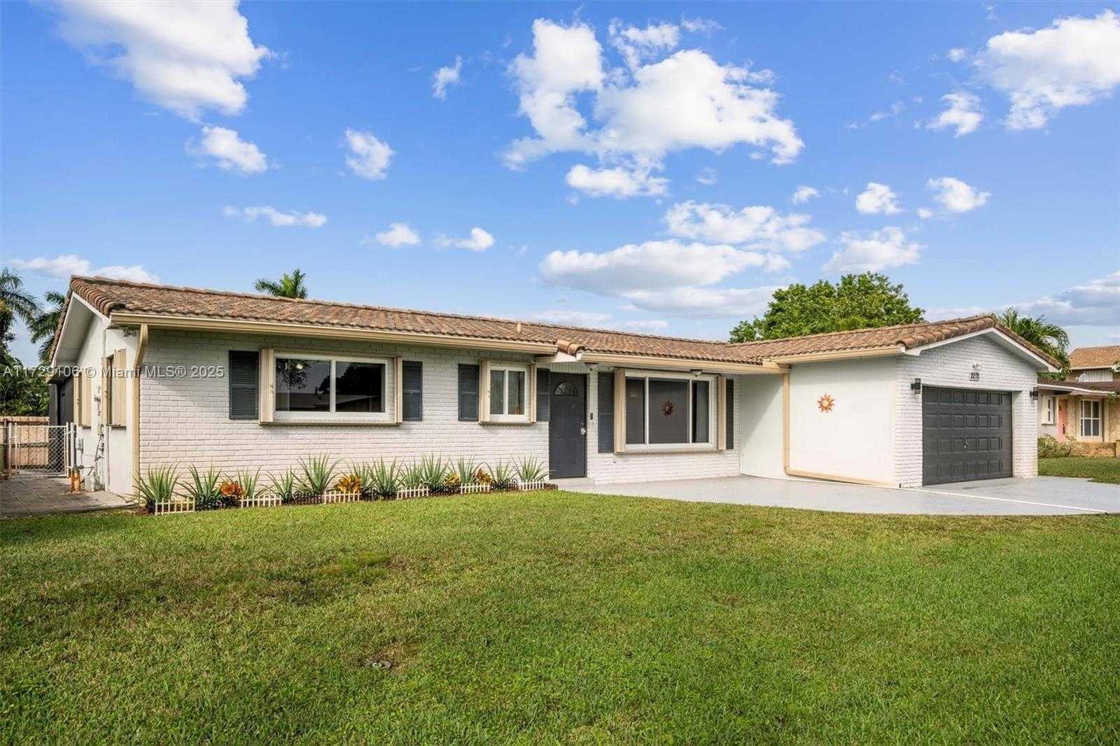 Small Image of 2070 NORTH WEST 84TH TER, Pembroke Pines Number 3
