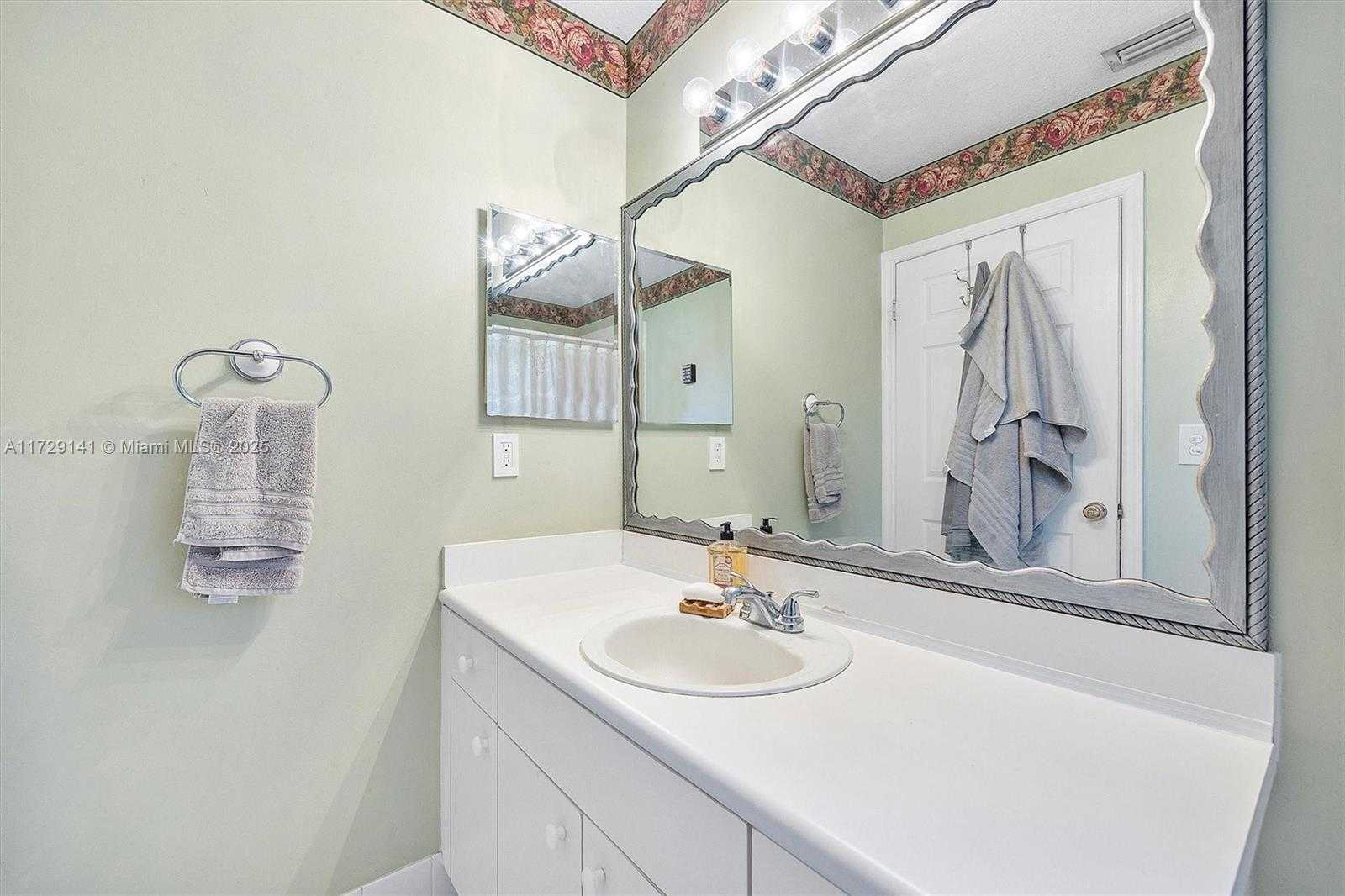 Small Image of 470 SOUTH EAST 30TH DR, Homestead Number 19