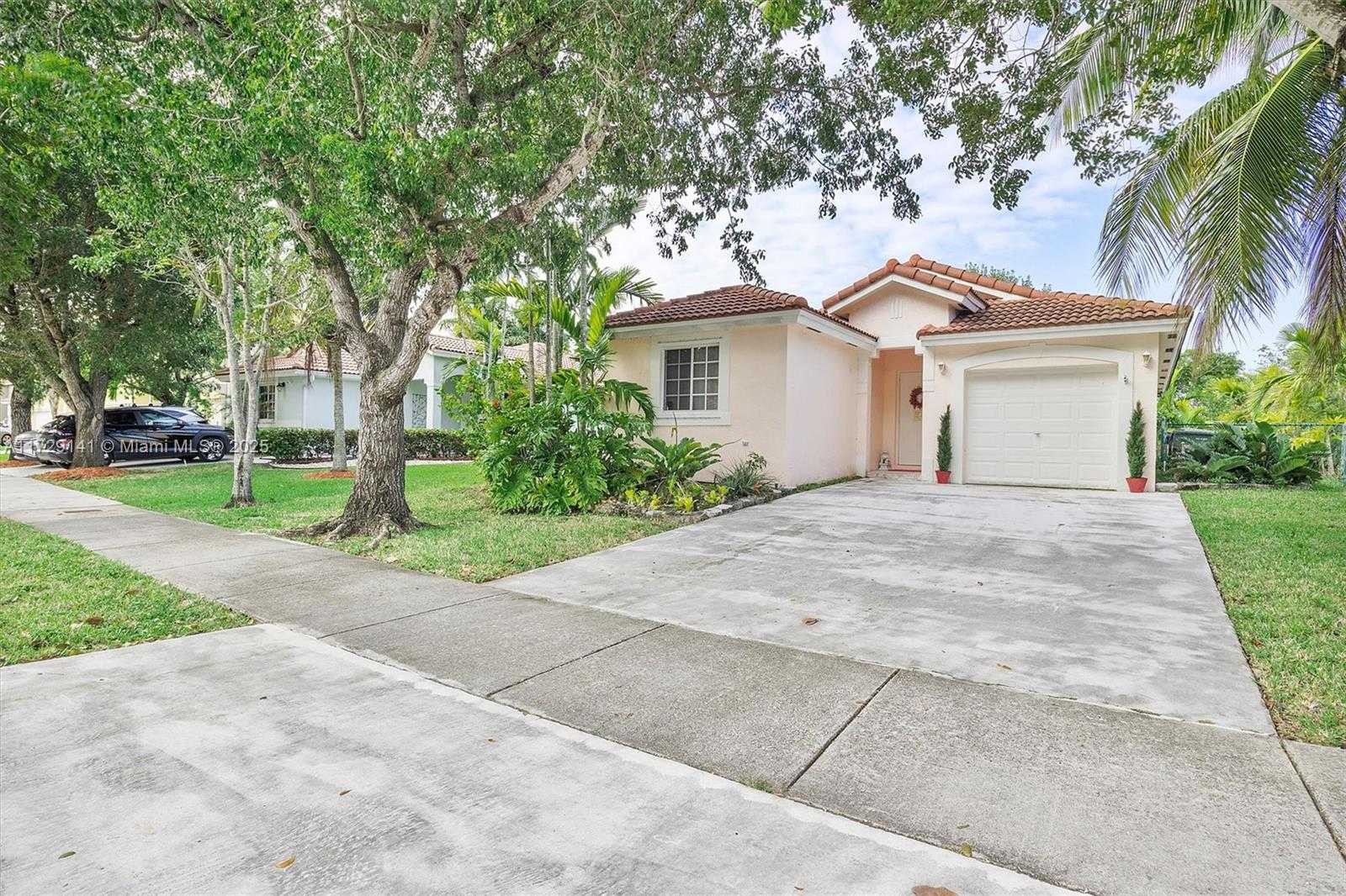 Small Image of 470 SOUTH EAST 30TH DR, Homestead Number 2