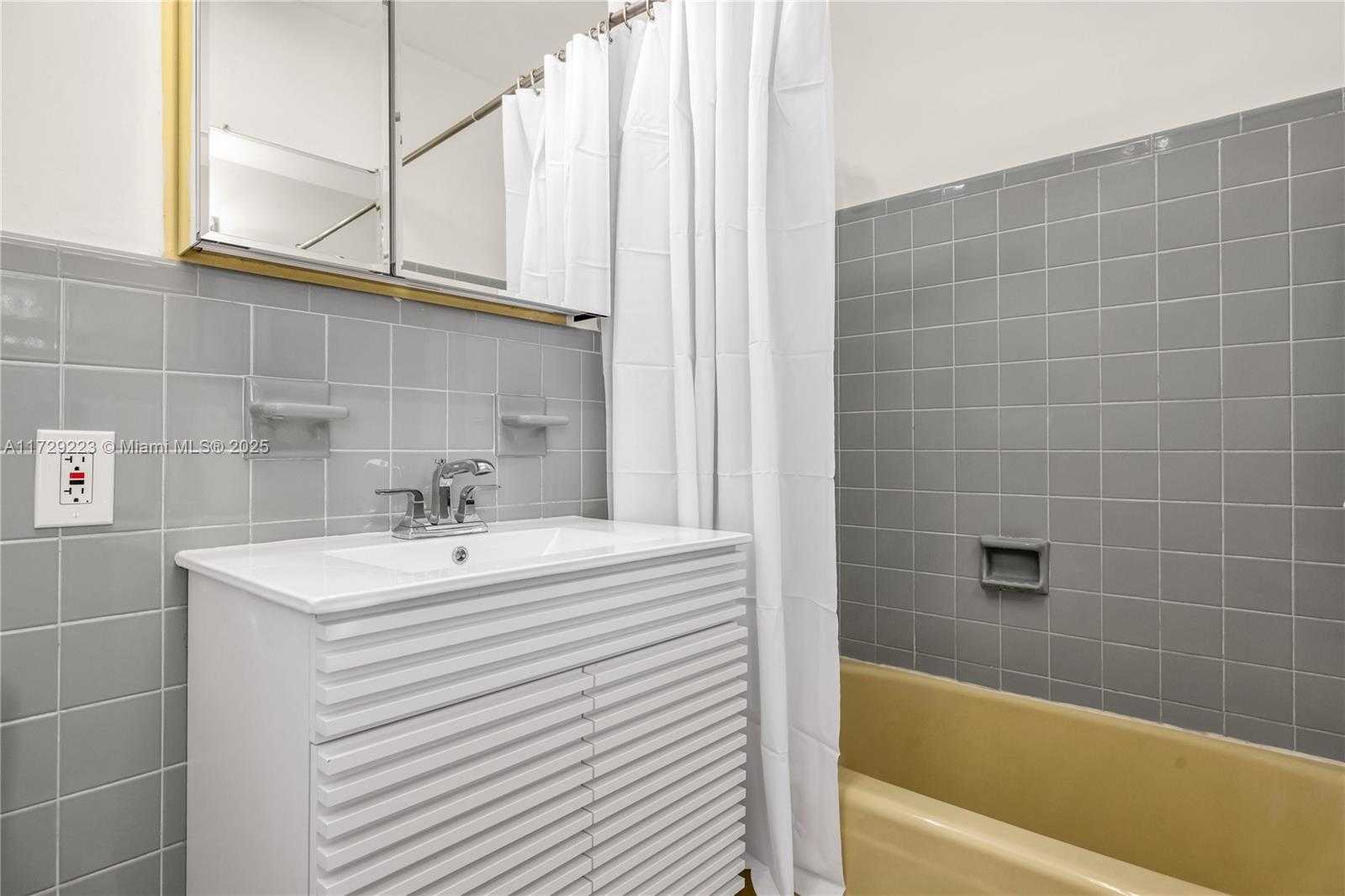 Small Image of 177 NORTH EAST 109 ST, Miami Shores Number 13