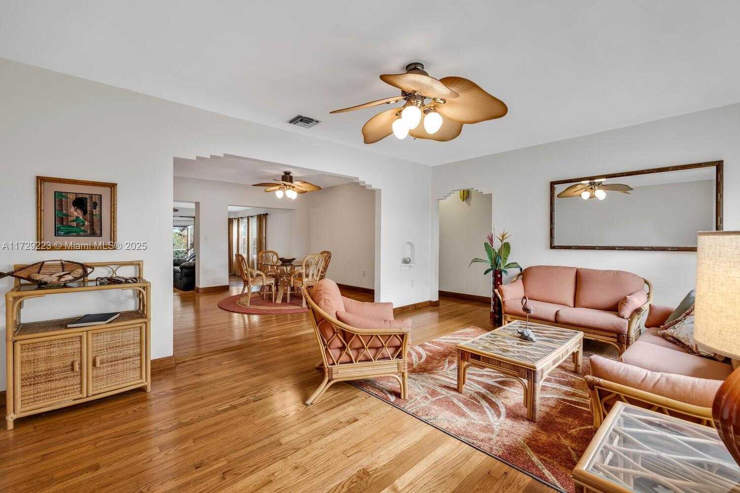 Small Image of 177 NORTH EAST 109 ST, Miami Shores Number 4