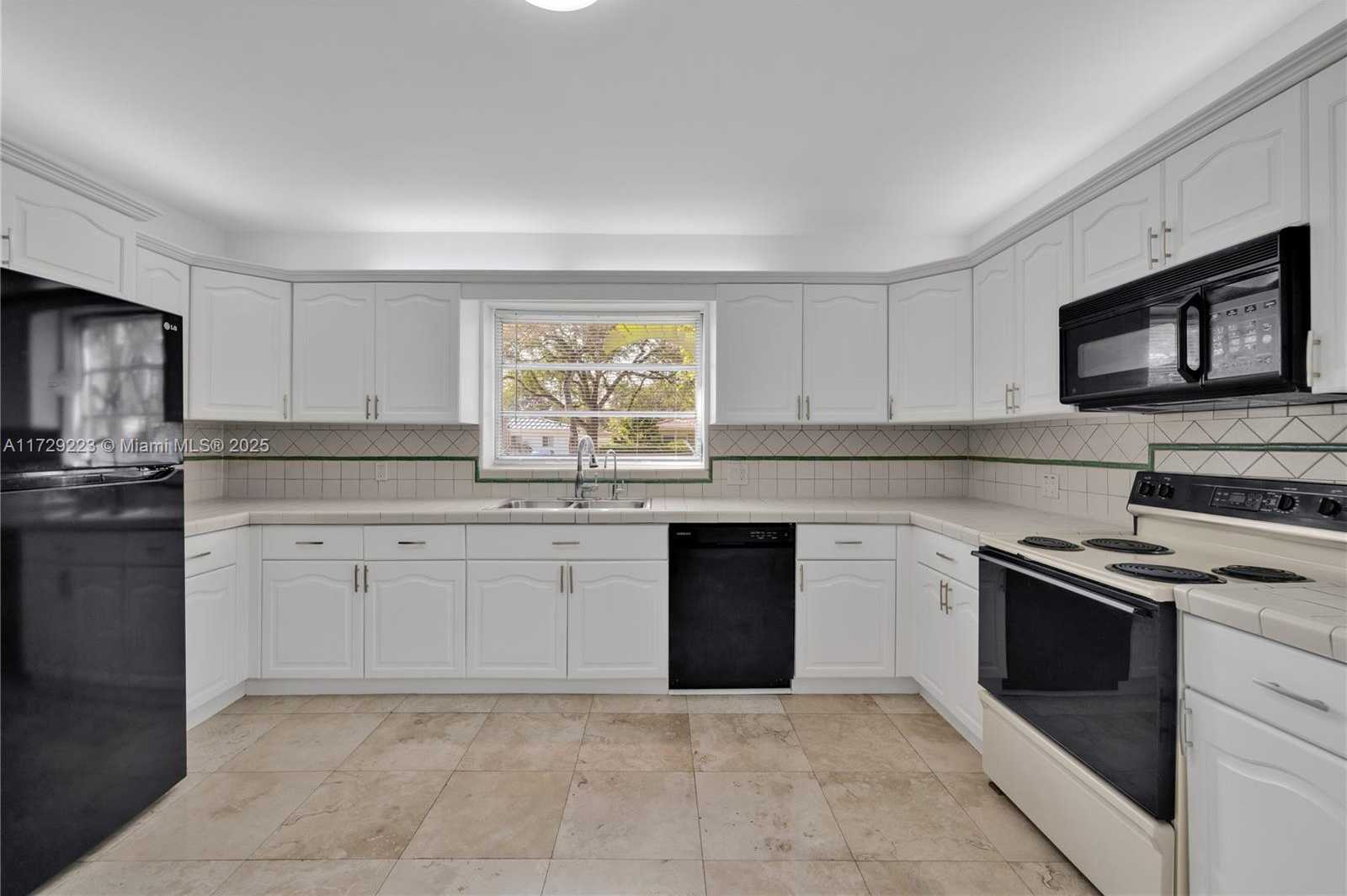 Small Image of 177 NORTH EAST 109 ST, Miami Shores Number 9