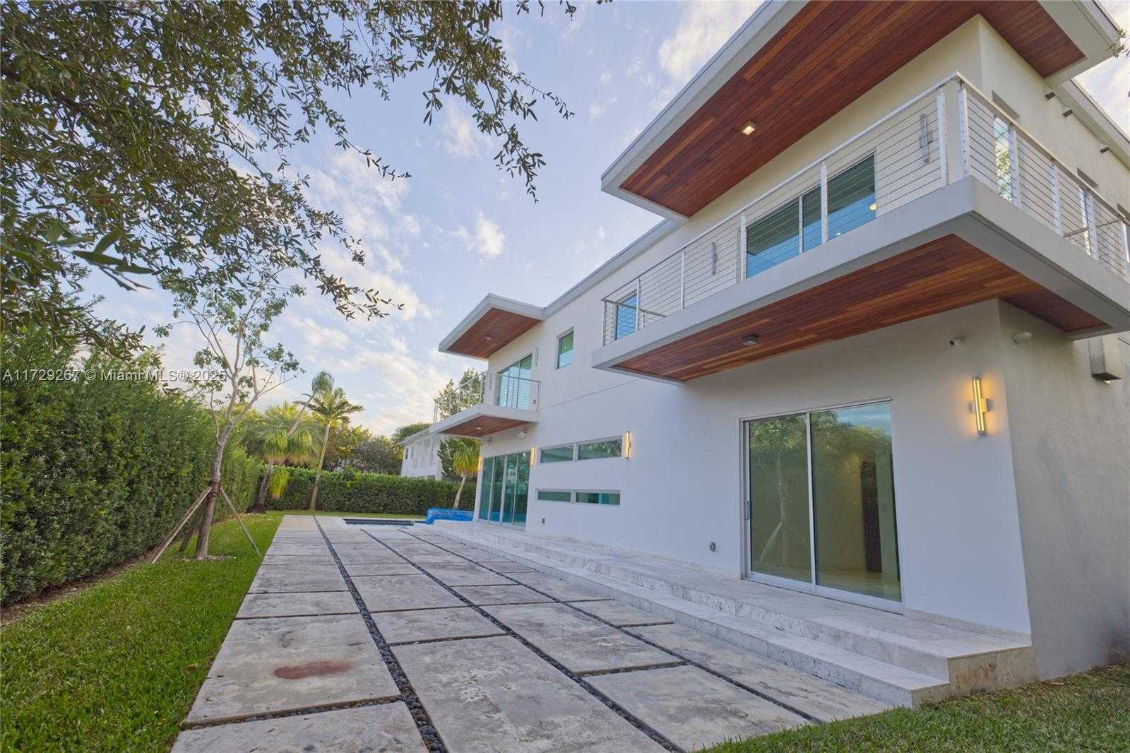 Small Image of 9101 SOUTH WEST 69TH CT, Pinecrest Number 17