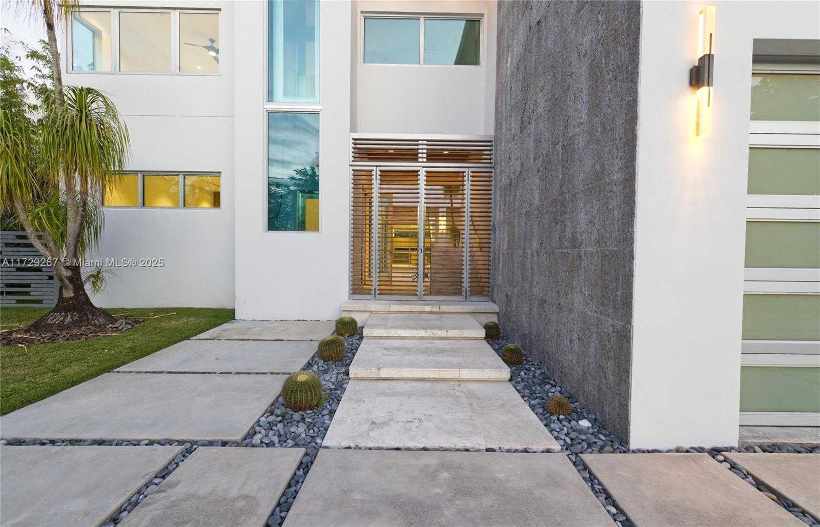 Small Image of 9101 SOUTH WEST 69TH CT, Pinecrest Number 2